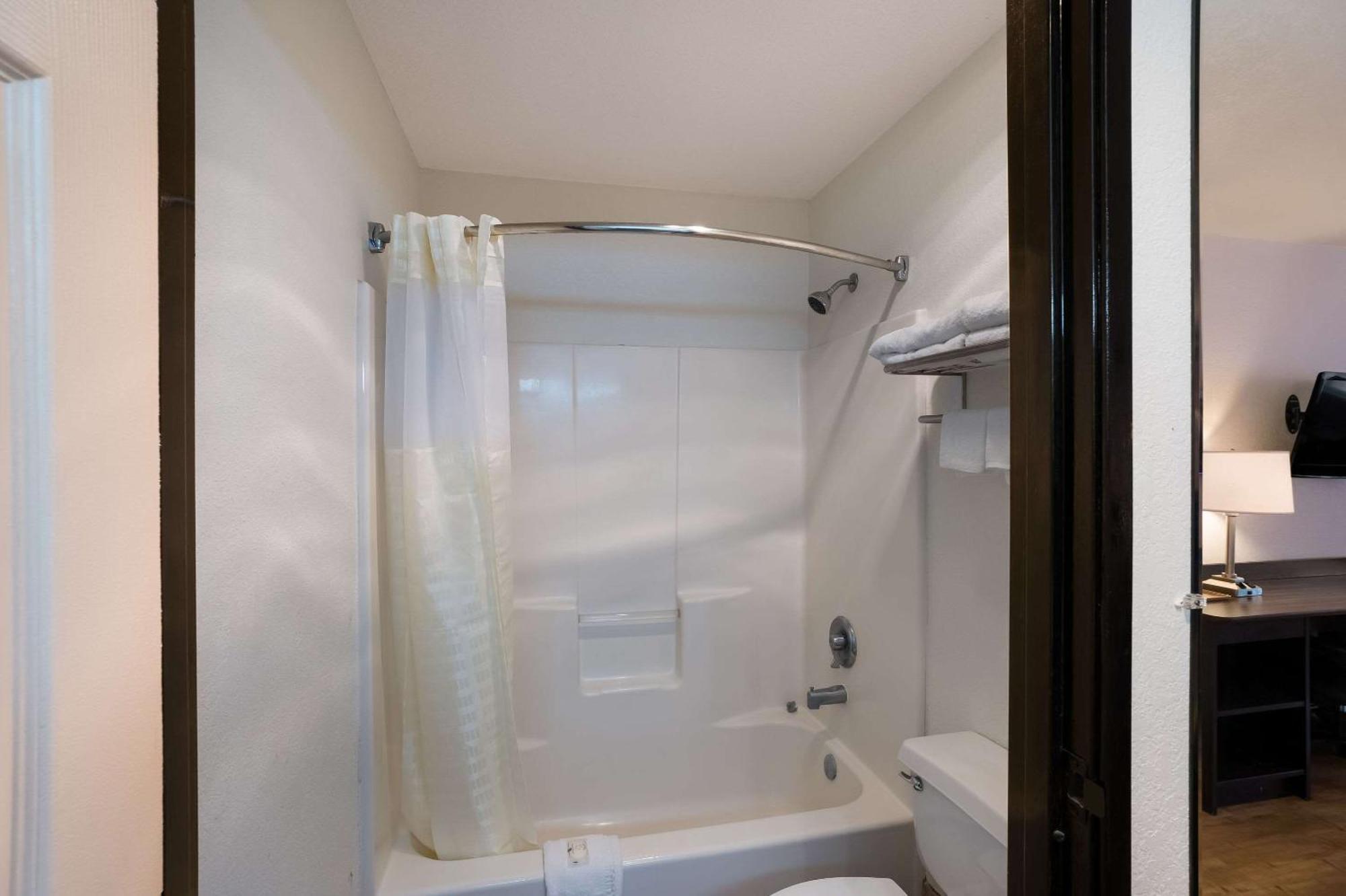 Quality Inn & Suites Junction Buitenkant foto