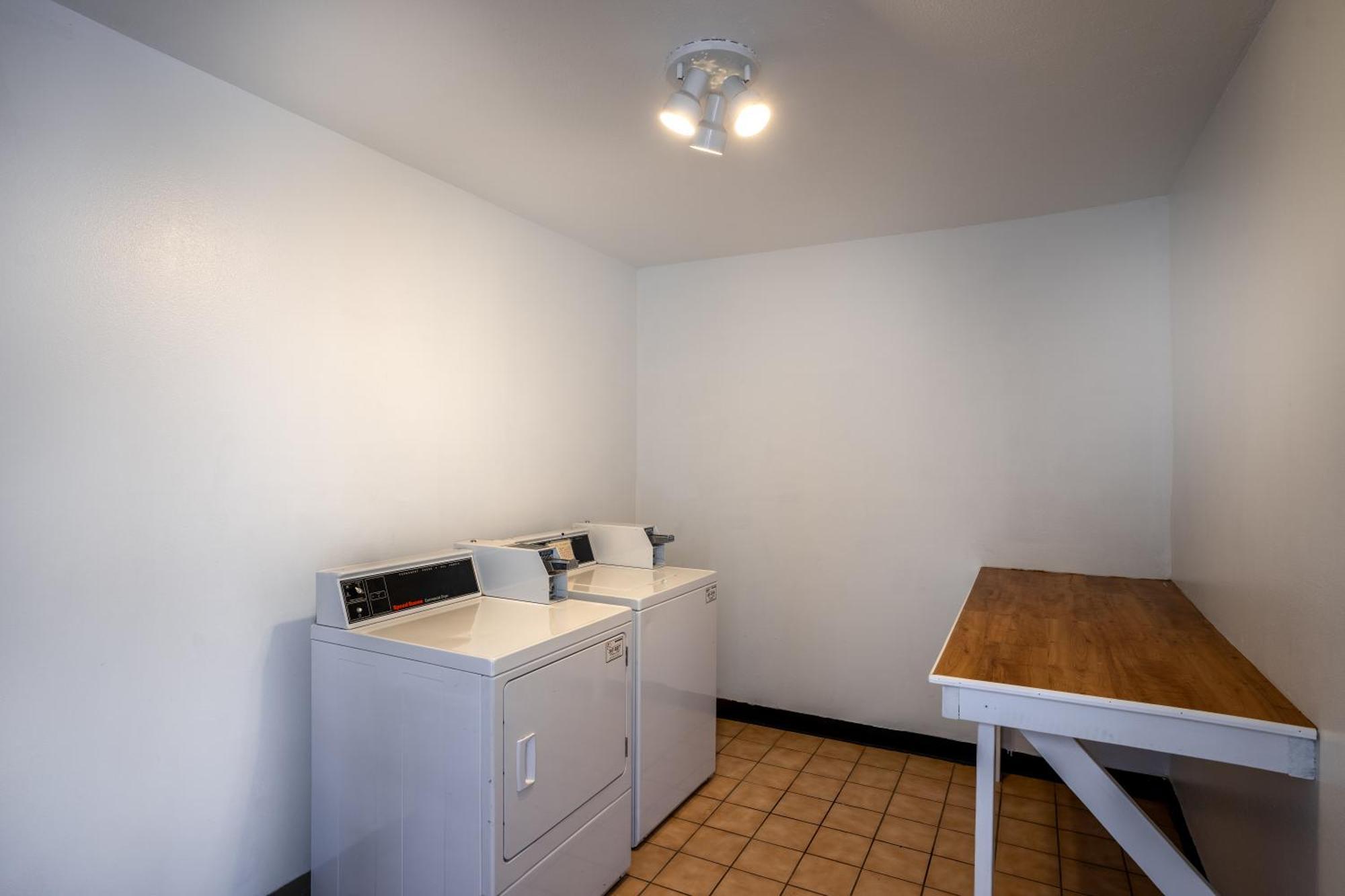 Quality Inn & Suites Junction Buitenkant foto