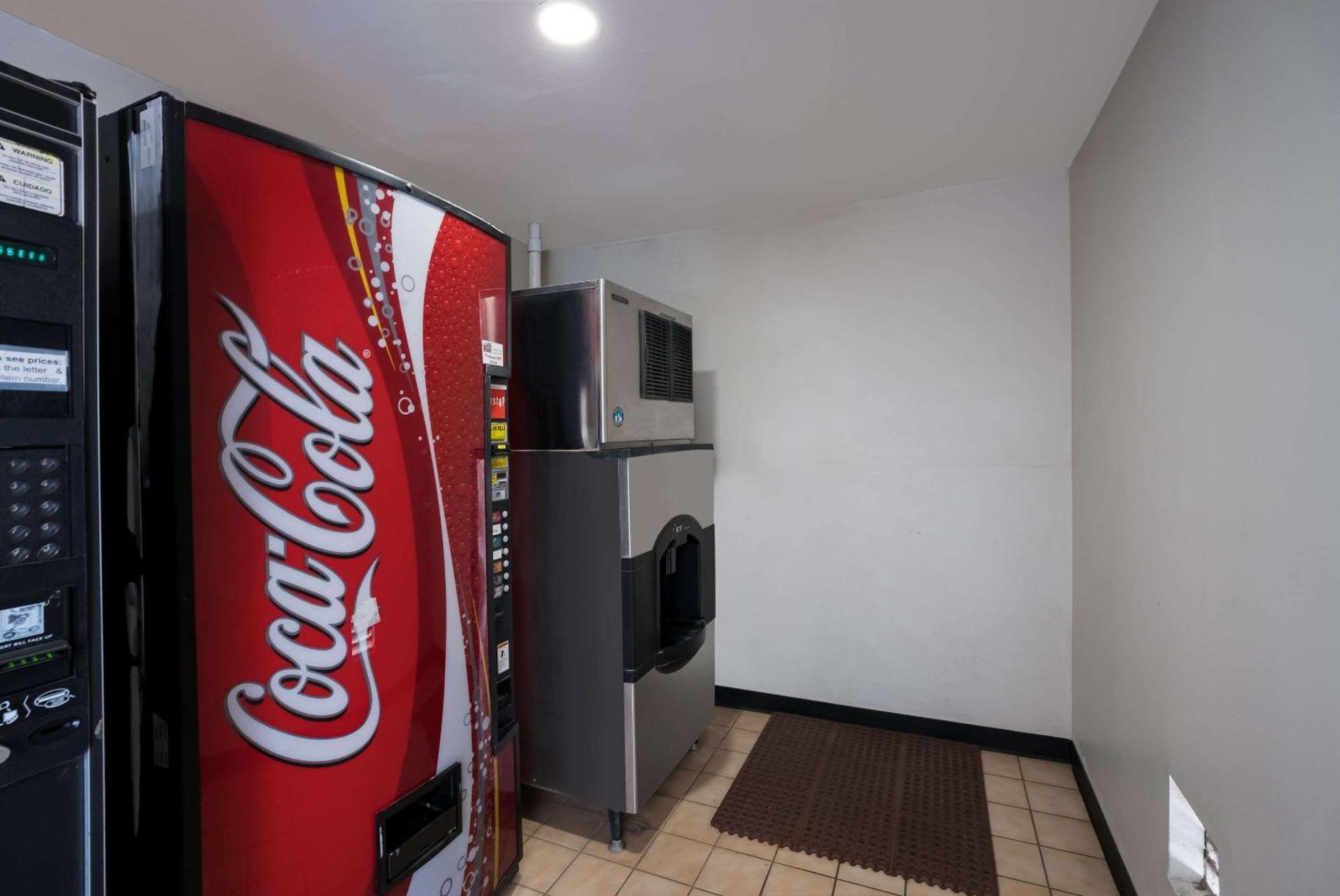 Quality Inn & Suites Junction Buitenkant foto