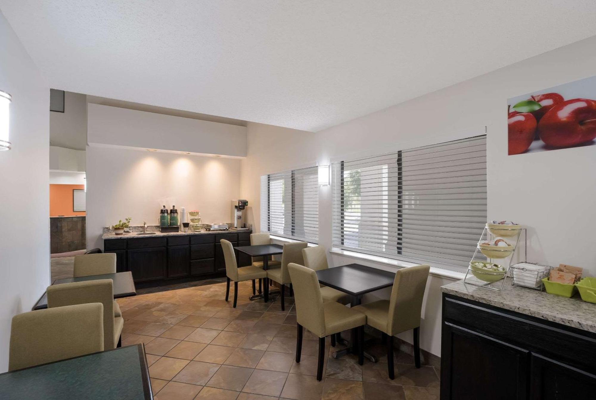 Quality Inn & Suites Junction Buitenkant foto