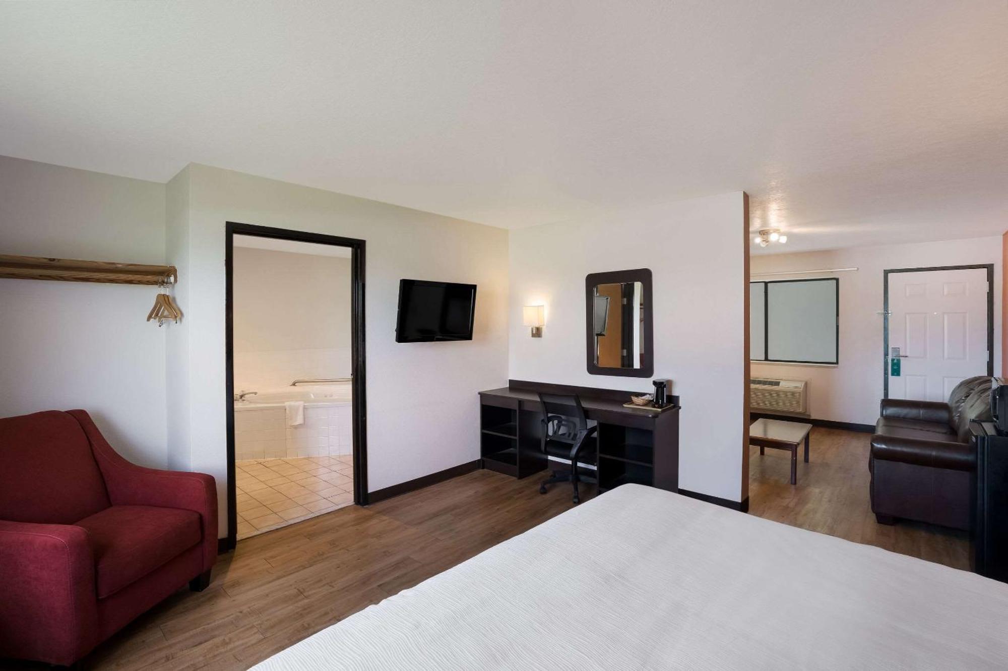 Quality Inn & Suites Junction Buitenkant foto