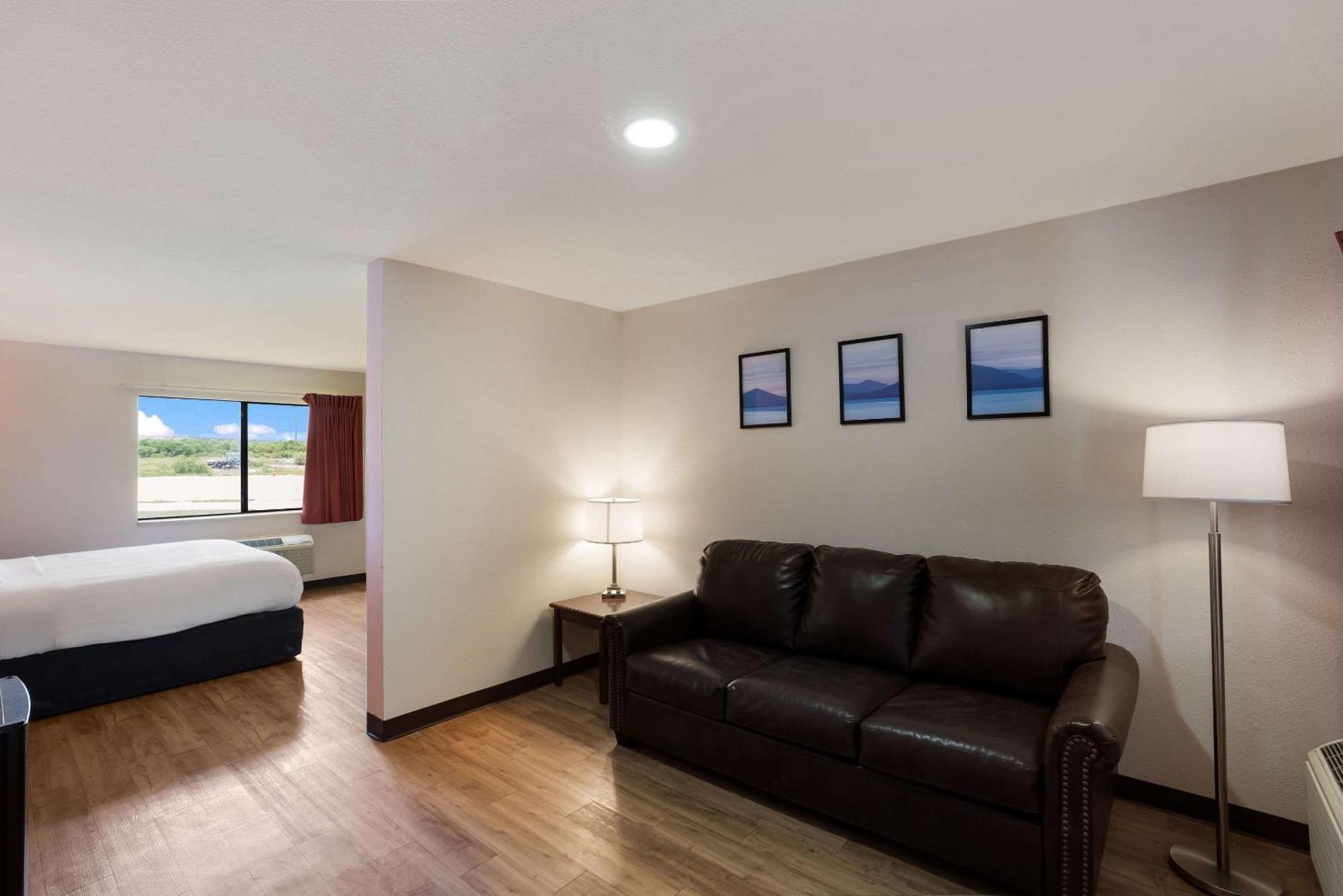 Quality Inn & Suites Junction Buitenkant foto