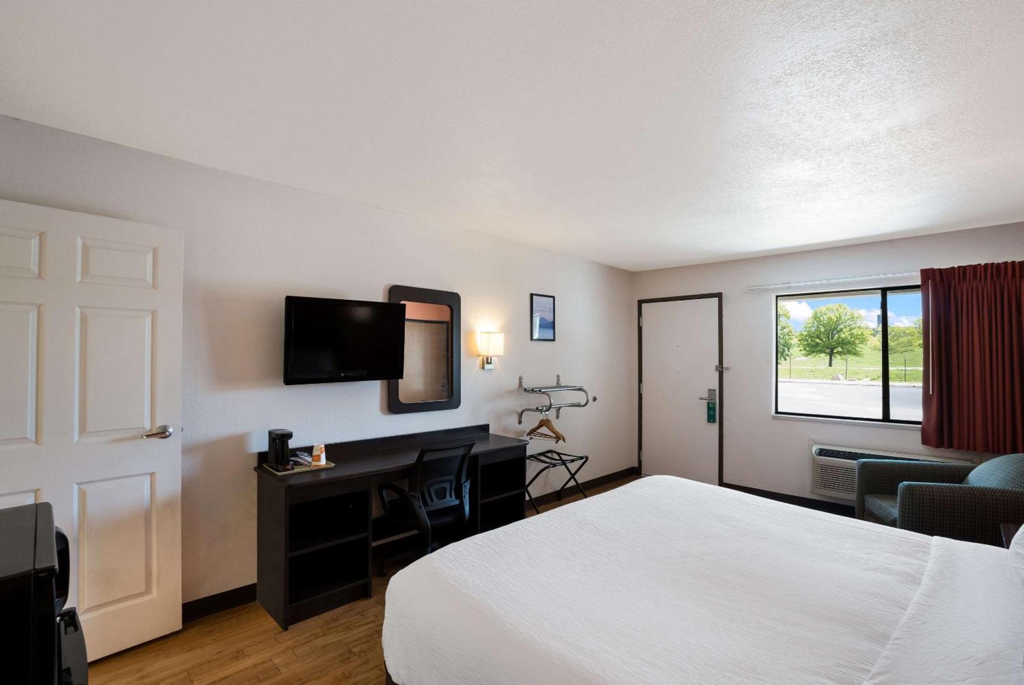 Quality Inn & Suites Junction Buitenkant foto