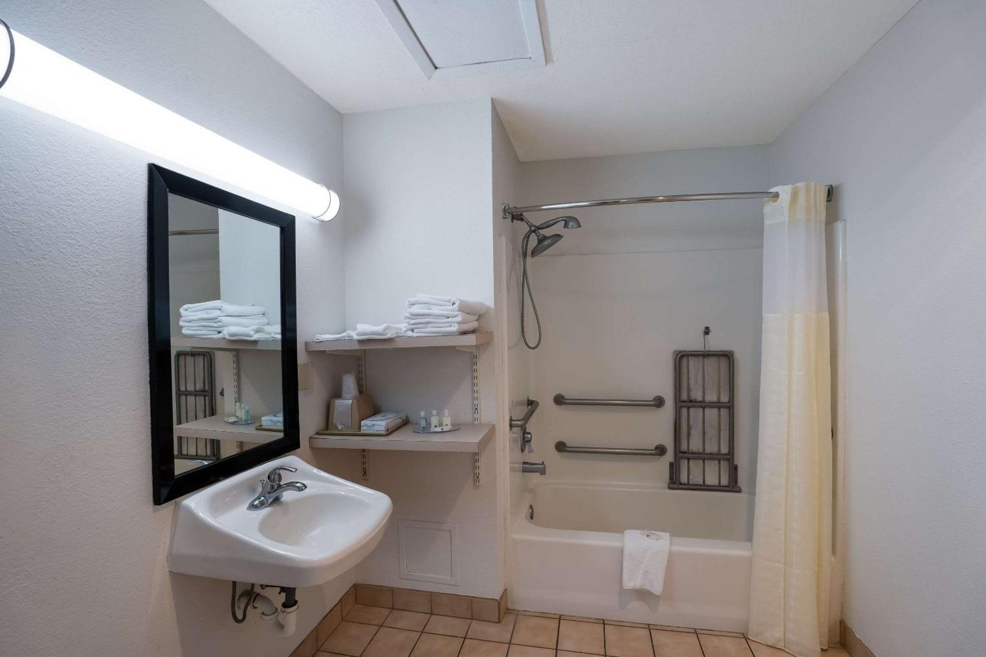 Quality Inn & Suites Junction Buitenkant foto