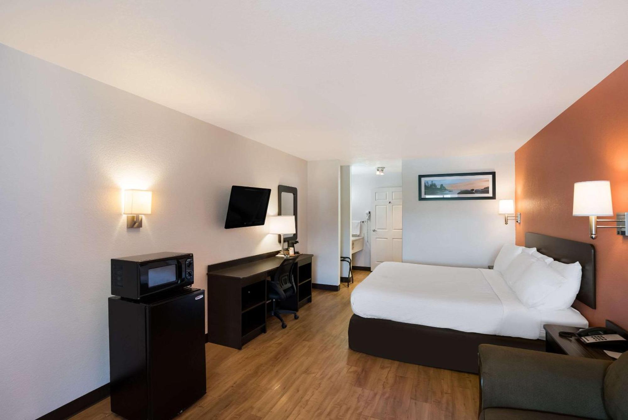 Quality Inn & Suites Junction Buitenkant foto