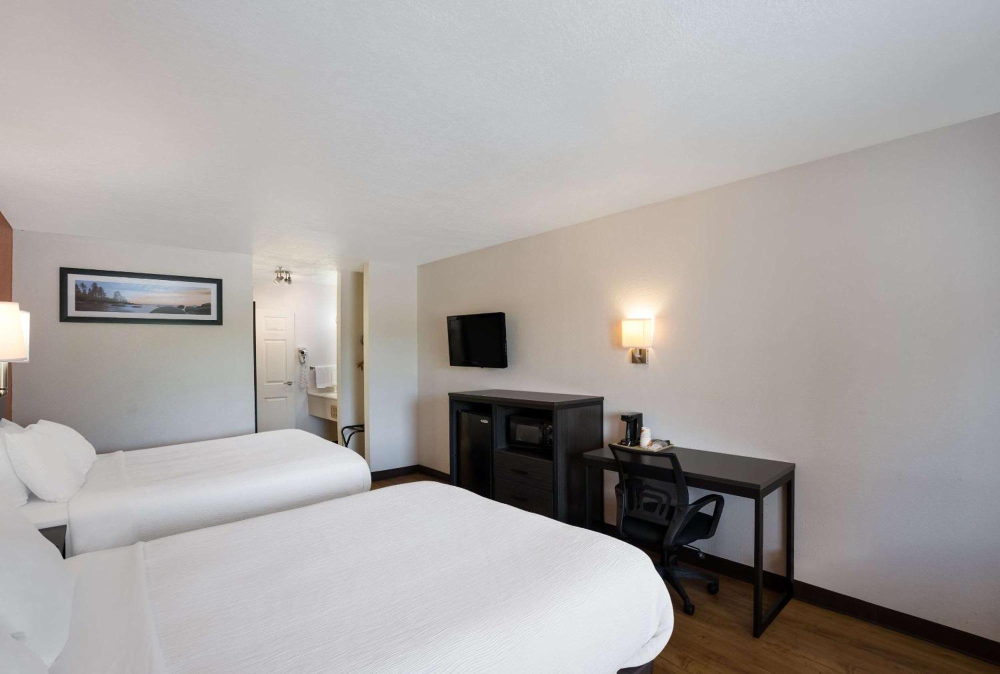 Quality Inn & Suites Junction Buitenkant foto