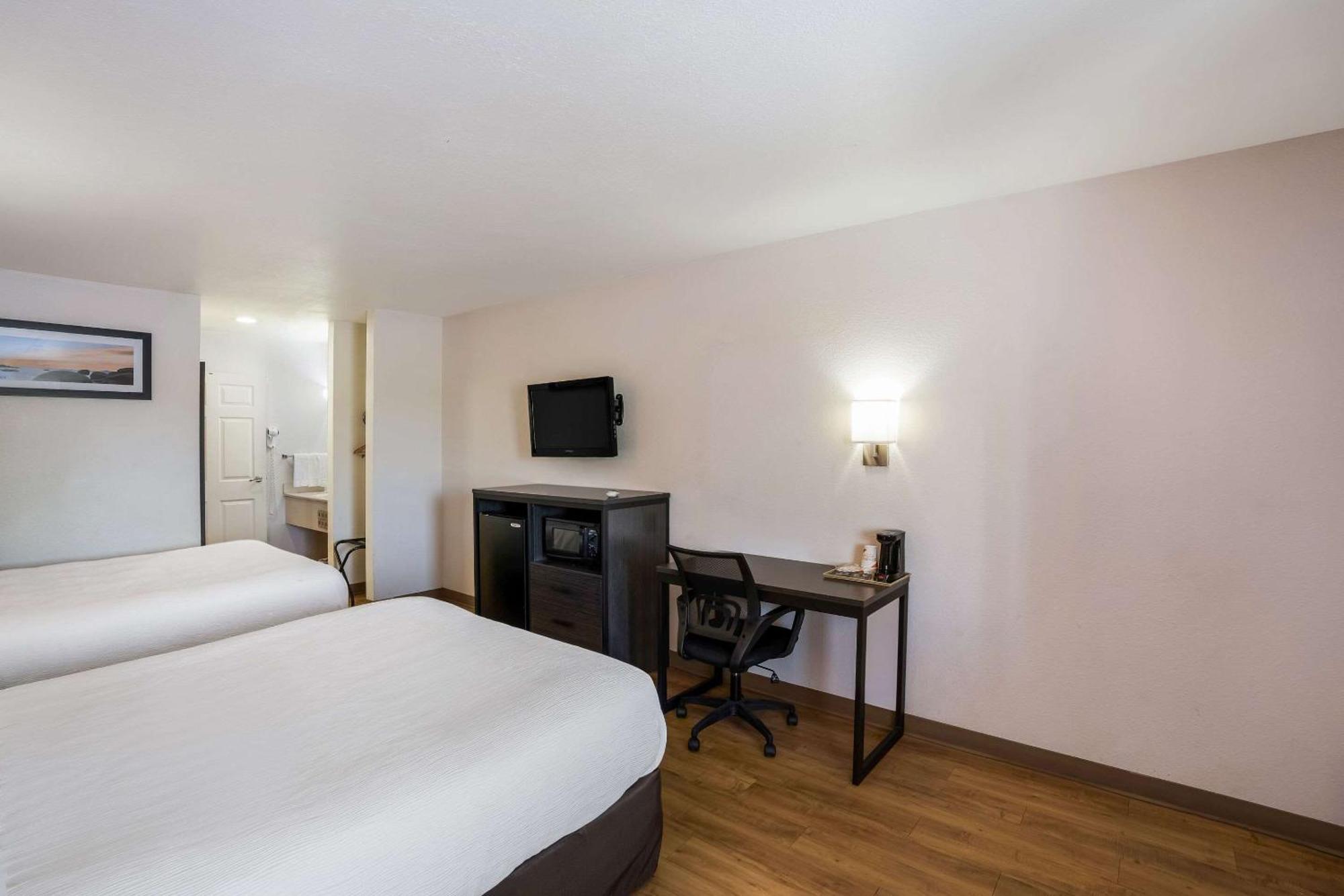 Quality Inn & Suites Junction Buitenkant foto