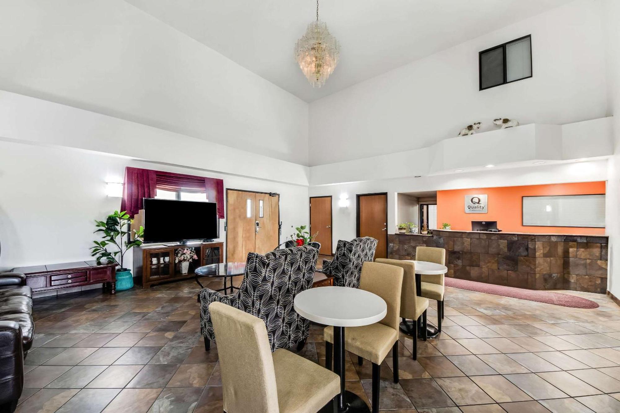 Quality Inn & Suites Junction Buitenkant foto
