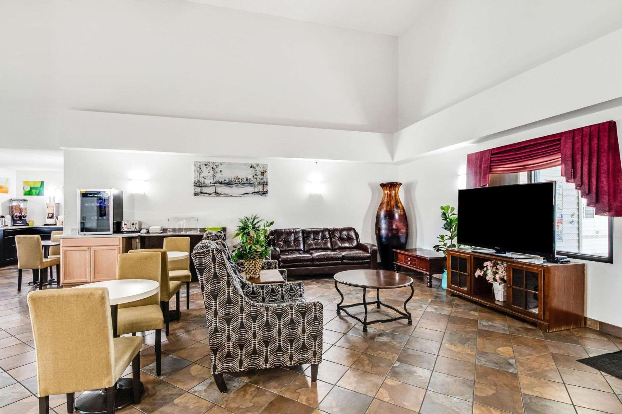 Quality Inn & Suites Junction Buitenkant foto